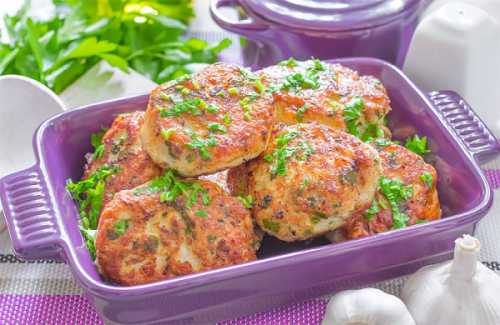 Для приготовления таких рубленых котлет из мяса можно использовать свинину, говядину, брать смесь и даже разбавлять курицей