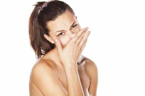 Воспалительные процессы снаружи и внутри носа, появление пятен с гноем определяют существующую патологию волосяных фолликулов